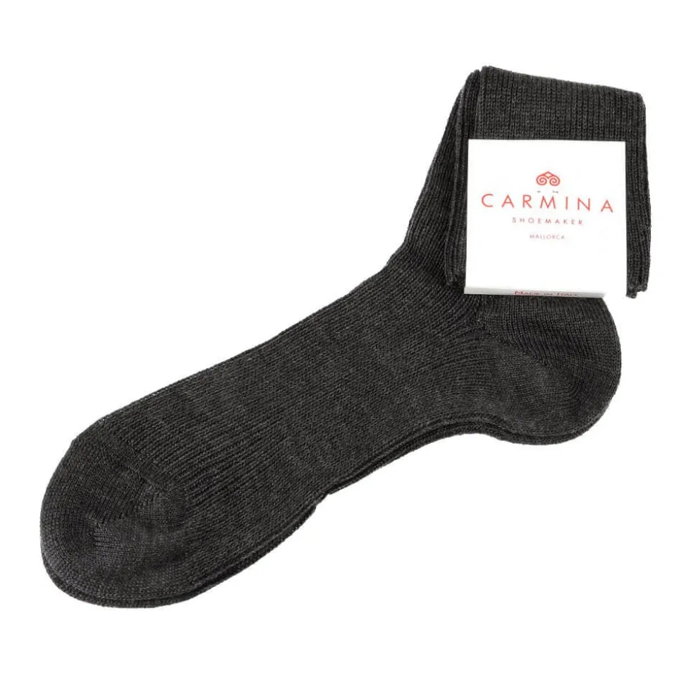 Calcetines cortos de señora en gris oscuro.
